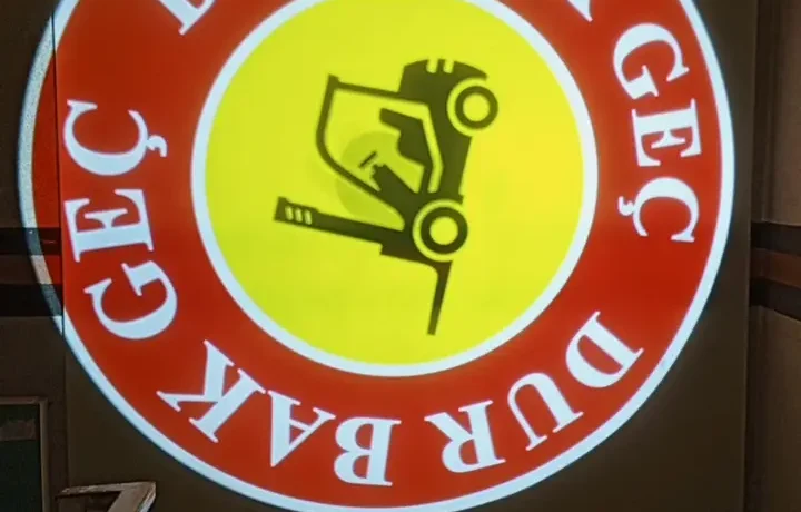 FARBA Fabrikalarında İş Güvenliği İçin Logo Yansıtma Cihazları: Güvenliğe Yansıyan İnovasyon ve Ortak Başarı 1 DH
