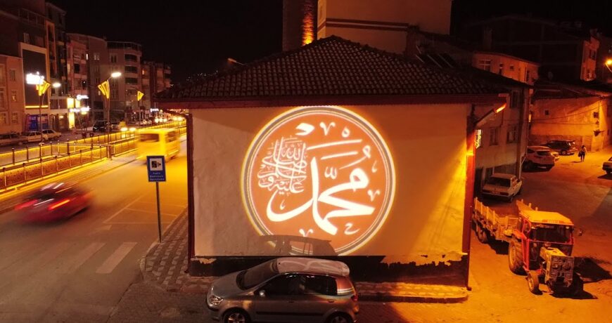 Camiler İçin Görsel Erişilebilirlik: Logo Yansıtma Cihazlarının Önemi ve Faydaları 1 DJI 0016