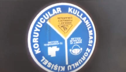 Baret ve Kulaklık Kullan , İş ayakkabısı kullan , Dikkat forklift çıkabilir uyarı www.logoyansit.com 12 4001 e1755946501518