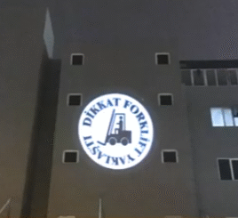 Fabrika binalarına duvarlarına Logo Yansıtın , İş güvenliğinizi artırın , marka görünürlüğünüartırın 10 500