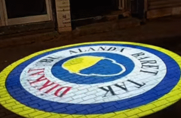 Bu Alanda Baret Tak logosunu HD yansıtın! | Logo Yansıt 5 58925478