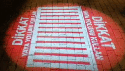 Sabit Dikkat Yaya Yolunu Kullan fabrika yürüyüş yolu yaya uyarı ışığı kırmızı logo yansıt cihazı 16 DEDE