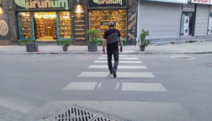 sanal yaya yolu ile trafik güvenliğinizi artırabilirsiniz. caddelerde ve fabrikalarda sanal çizgiler 17 www.logoyansit.comisguvenlig2