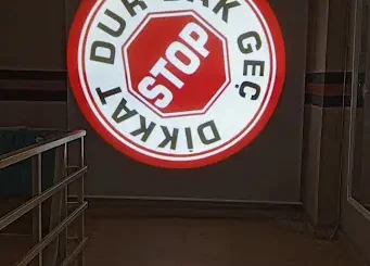 Dikkat Dur Bak Geç uyarı levhası yansıt, El işareti dur işareti dikkat işareti logoyansit ile yansıt 11 www.logoyansit.comisguvenligi7 1