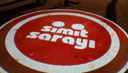 Gezen Simit Sarayı Logonuzu Dükkanınız Önünde Gezerek Yansıtın! 19 www.logoyansit.comsimitsarayi2
